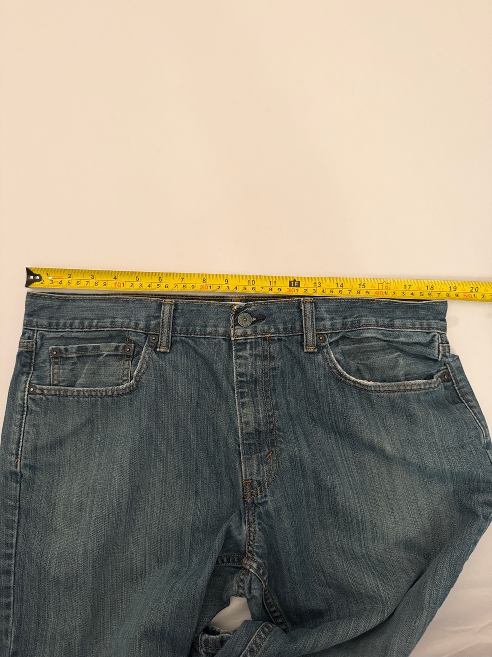 Levi’s Relaxed and Straight 559 slightly distressed blue denim jeans 35x34 - Picture 4 of 11
